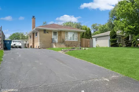 4 N410 3rd Ave, Addison, IL 60101