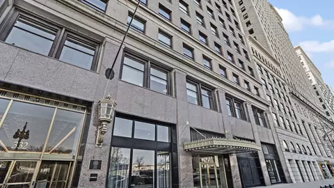 330 S Michigan Ave #2004, Chicago, IL 60604