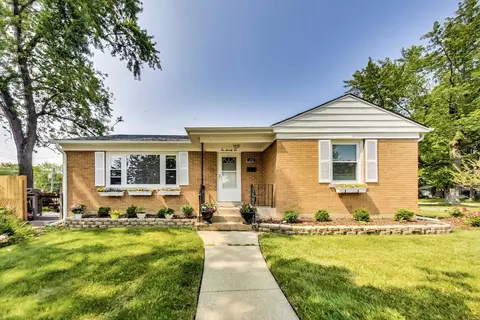 272 E Madison St, Lombard, IL 60148