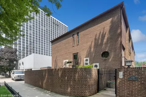 726 W Junior Ter #B, Chicago, IL 60613