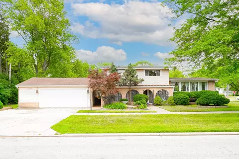509 Michael Mnr, Glenview, IL 60025