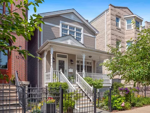 1216 W Henderson St, Chicago, IL 60657