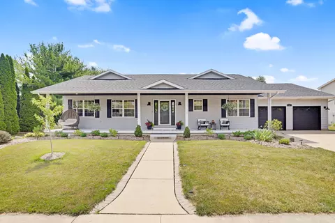 303 Bluebird Ln, Savoy, IL 61874