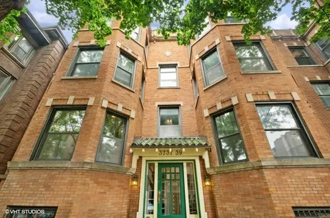 3737 N Pine Grove Ave #3S, Chicago, IL 60613