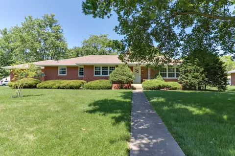 102 E 7th St, Gridley, IL 61744