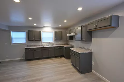 597 N Washington Ave, Kankakee, IL 60901 photo 8