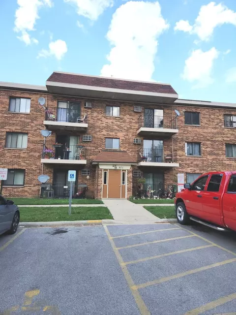 971 N Rohlwing Rd #201B, Addison, IL 60101
