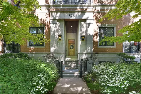525 Hinman Ave #4S, Evanston, IL 60202