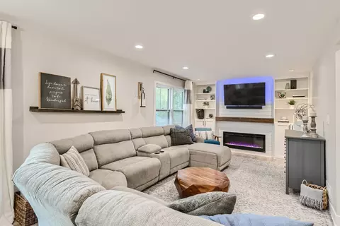 3885 N Firestone Dr, Hoffman Estates, IL 60192 photo 5