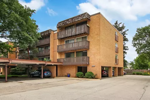 1925 Tanglewood Dr #1C, Glenview, IL 60025