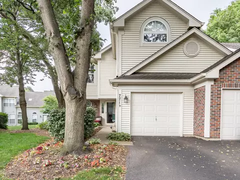 771 N Shady Oaks Dr, Elgin, IL 60120