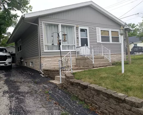 112 Ridgeway Dr, Decatur, IL 62521