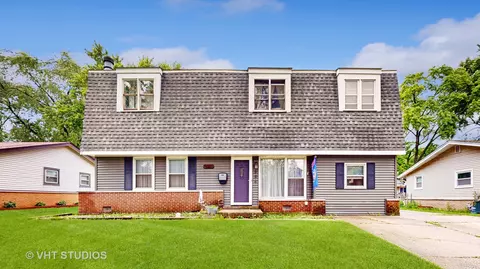 998 Maple Ln, Elk Grove Village, IL 60007