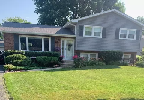 107 Chestnut Cir, Lindenhurst, IL 60046
