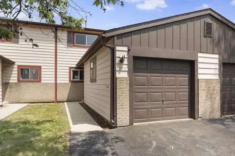 1223 Cedarwood Dr #C, Crest Hill, IL 60403