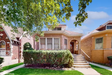 5811 W Eastwood Ave, Chicago, IL 60630