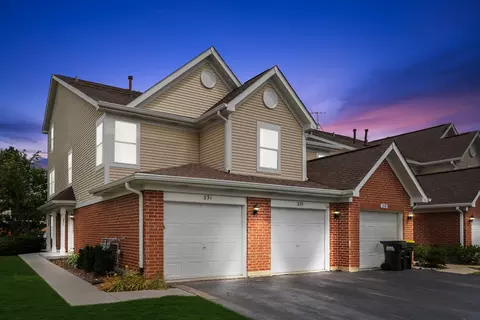 231 Birmingham Ct, Roselle, IL 60172