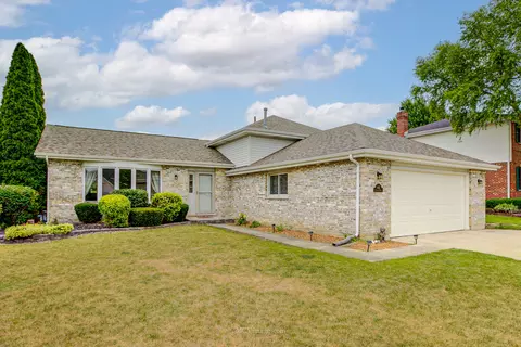 642 Wellington Pkwy, New Lenox, IL 60451