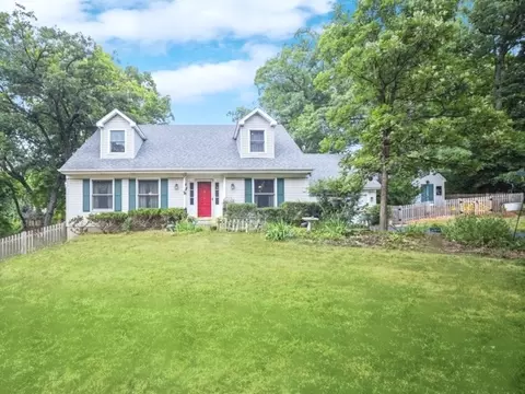 615 Hawthorne Ct, Carpentersville, IL 60110