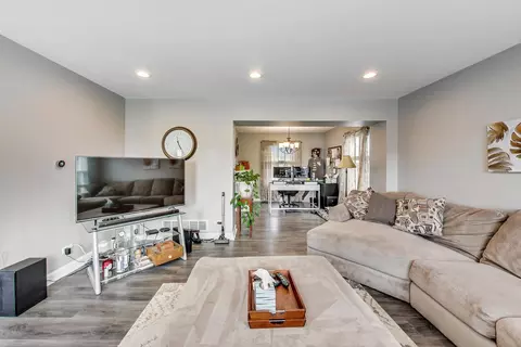 549 Foxford Rd, Bartlett, IL 60103 photo 3