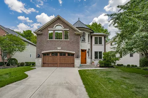 628 N Webster St, Naperville, IL 60563