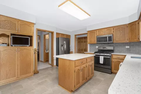 308 Shawnee Dr, Minooka, IL 60447 photo 5