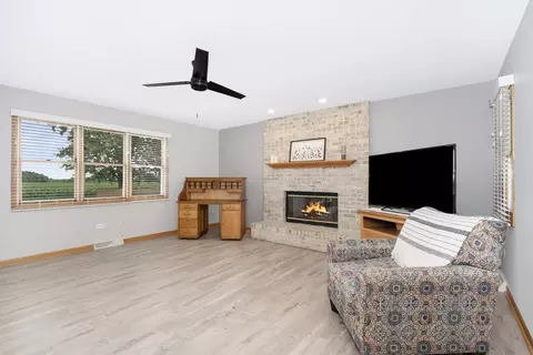 308 Shawnee Dr, Minooka, IL 60447 photo 7