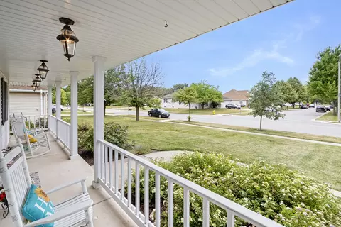 308 Shawnee Dr, Minooka, IL 60447 photo 2