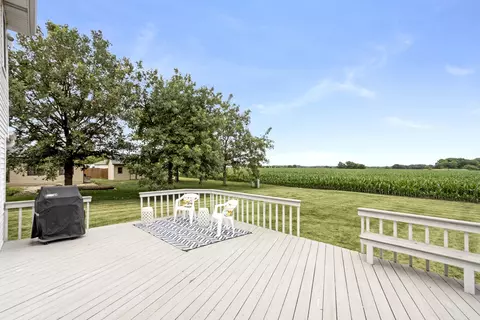 308 Shawnee Dr, Minooka, IL 60447 photo 3
