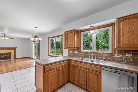 726 Cimarron Dr, Cary, IL 60013 photo 14