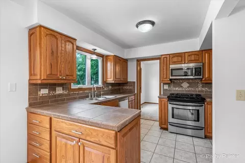 726 Cimarron Dr, Cary, IL 60013 photo 12