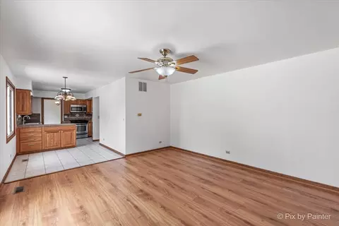 726 Cimarron Dr, Cary, IL 60013 photo 9