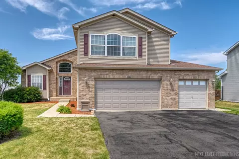 1021 Redwood Ln, Minooka, IL 60447