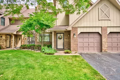 107 Country Ln, Des Plaines, IL 60016