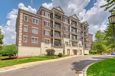446 Mcdaniels Cir #403, Clarendon Hills, IL 60514
