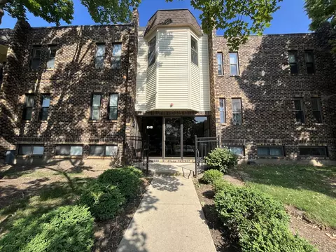 2149 Country Club Dr #3, Woodridge, IL 60517