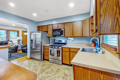 326 Emmerson Ave, Itasca, IL 60143 photo 2