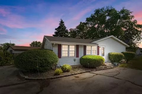 1238 Peacock Ln, Bradley, IL 60915