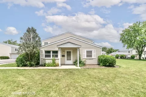 195 Elizabeth Ct #A, Bartlett, IL 60103