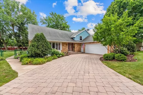 713 Webster St, Algonquin, IL 60102