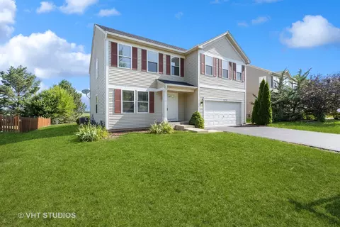 572 Gray Ave, Elburn, IL 60119