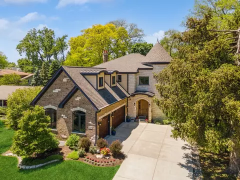 268 N Jackson Rd, Clarendon Hills, IL 60514