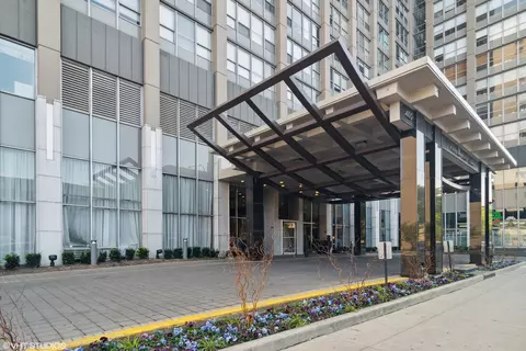 655 W Irving Park Rd #5208, Chicago, IL 60613