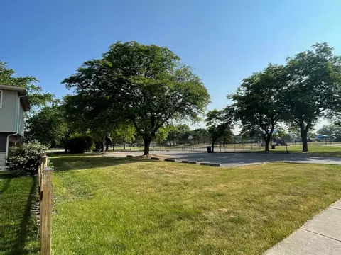 7900 W 82nd St, Bridgeview, IL 60455 photo 3