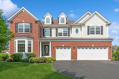 200 Reston Ln, Gilberts, IL 60136