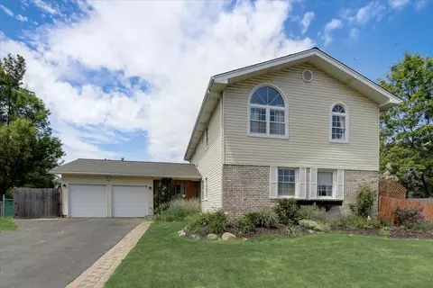 401 Checker Dr, Buffalo Grove, IL 60089