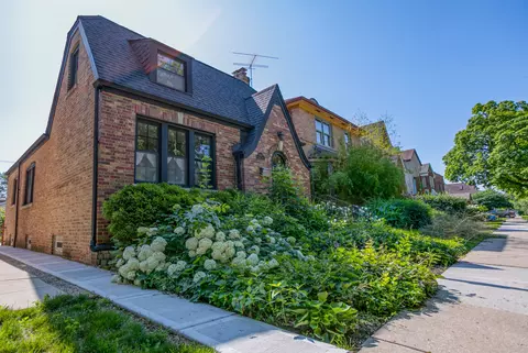 5737 N Central Park Ave, Chicago, IL 60659