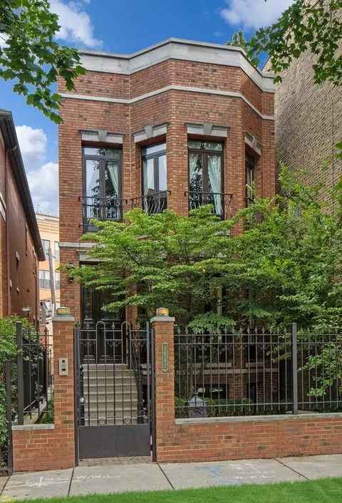 1642 W Melrose St, Chicago, IL 60657