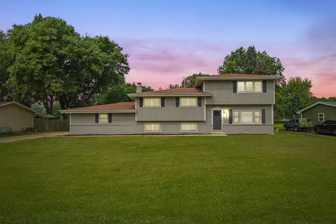 10 S332 Alma Ln, Naperville, IL 60564