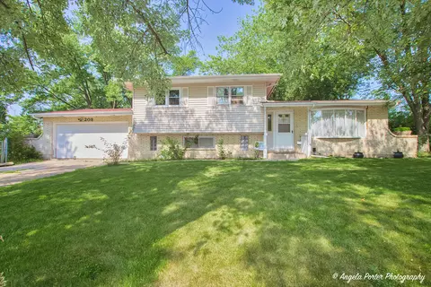 208 N Bernice Ct, Round Lake, IL 60073